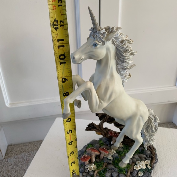 Unicorn Figurine - Picture 5 of 6